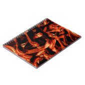 珊瑚色や濃いサーモン色が壊れている、黒い背景 ノートブック (左側)