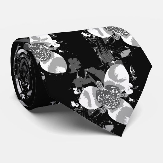 珍しいはっきりした白黒の花柄 ネクタイ (ロール)