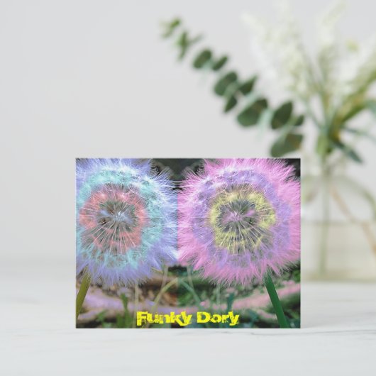 珍しファンキーい青/薄紫の花ポップ・アートの芸術 ポストカード (スタンド正面)