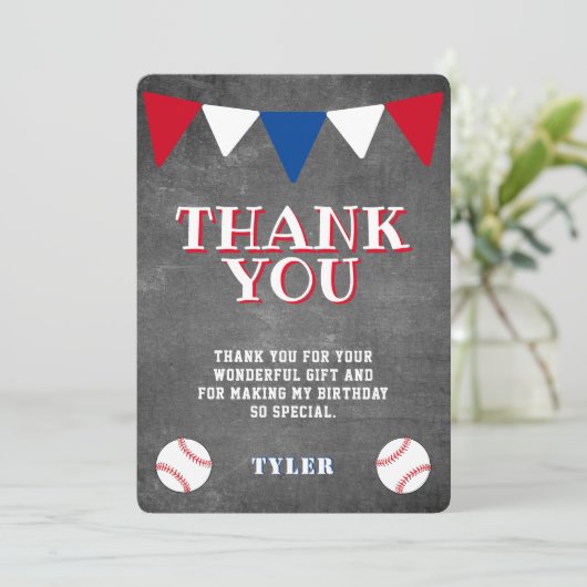 現代のキュートな野球チョークボード子供の誕生日 サンキューカード (スタンド正面)