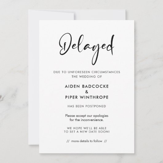 現代のタイポグラフィで結婚式延期のお知らせ 招待状 (正面)