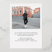 現代の写真付き卒業発表 箔招待状 (裏面)