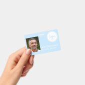 現代の写真付き身分証明書のビジネス ロゴ 青 バッジ (手持ち)