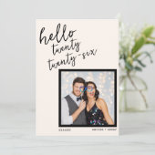 現代の手書きの新年の写真のウェディングカップル シーズンカード (スタンド正面)