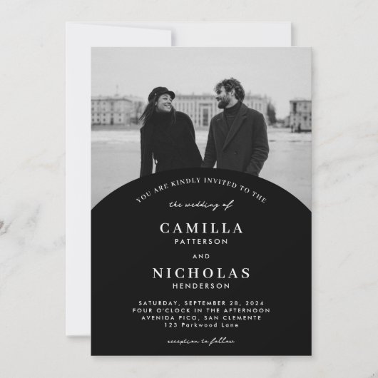 現代の黒い写真のアーチオーバーレイ結婚式の招待状 招待状 (正面)