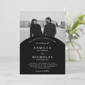 現代の黒い写真のアーチオーバーレイ結婚式の招待状 招待状 (スタンド正面)