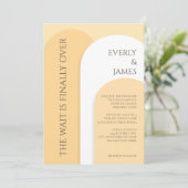  現代的なアーチの結婚式招待状 I 暖かい黄色 招待状 (スタンド正面)