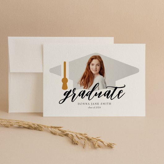 現代的なミニマルな卒業帽のデザイン - 4枚の写真を縦に配置 招待状