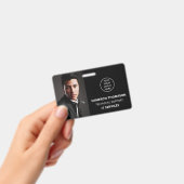 現代的な写真付きID スタッフ名 職位 企業ロゴ バッジ (手持ち)