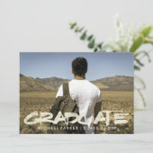 現代風 distressed Typography の男子卒業パーティー 招待状 (スタンド正面)