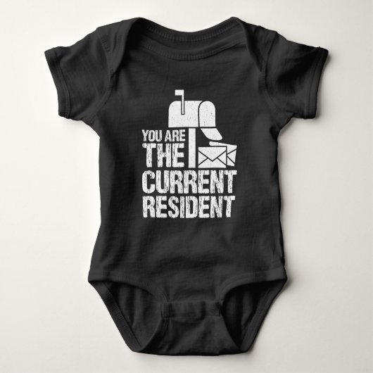 現在のある郵便集配人のおもしろいな郵便局員 ベビーボディスーツ (正面)