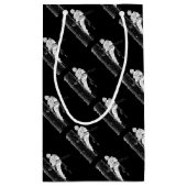 現在のチェーンソーで働く木の外科医アルボリスト スモールペーパーバッグ (裏面)