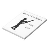 現在のチェーンソーで働く木の外科医アルボリスト ノートパッド (回転)