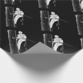 現在のチェーンソーで働く木の外科医アルボリスト ラッピングペーパー (角)