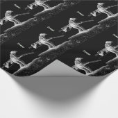 現在のチェーンソーで働く木の外科医アルボリスト ラッピングペーパー (角)