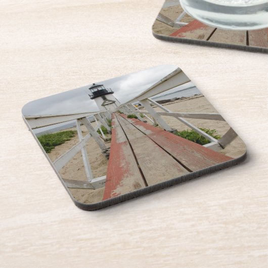 現在の灯台、多くの中で最後の灯台 コースター (左側)