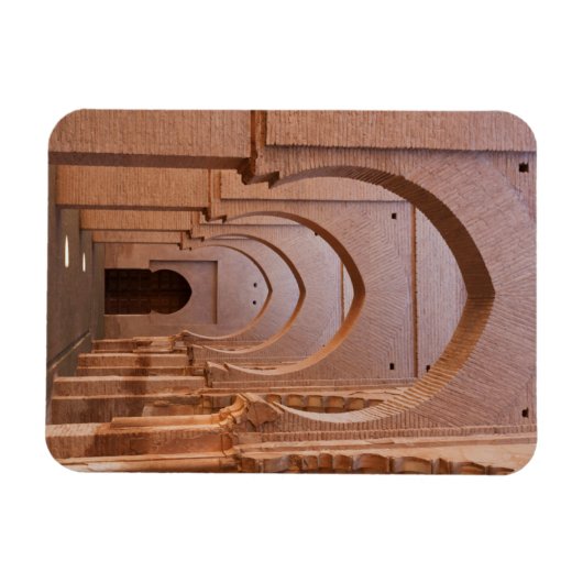 現在は荒廃し、部分的に復元されたブリキ・マル・モスク マグネット (横)