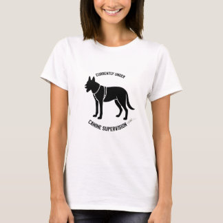 現在犬が監督中Tシャツ Tシャツ