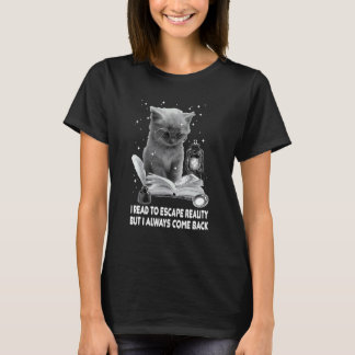 現実から逃避するために読書する本の虫猫が本を読んでいる  Tシャツ