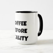 現実の前のコーヒー マグカップ (正面右)