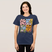 現実を超える花開き – 抽象的な花のアートデザイン トライブレンドＴシャツ (正面全面)