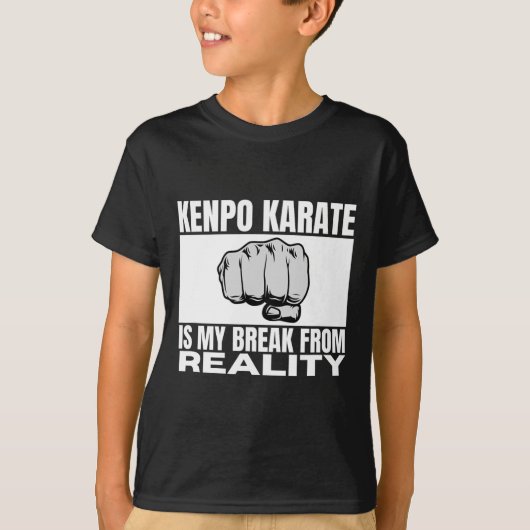 現実アメリから切り離した拳法空手おもしろい。 Tシャツ (正面)