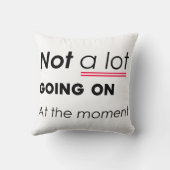 現時点ではあまり起こっていない – Minimalis おもしろい クッション (裏面)