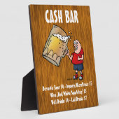 現金のバーおもしろいの看板を木の背景に フォトプラーク (側面)