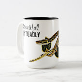 球の大蛇のヘビのマグの危ない美しい ツートーンマグカップ (正面左)