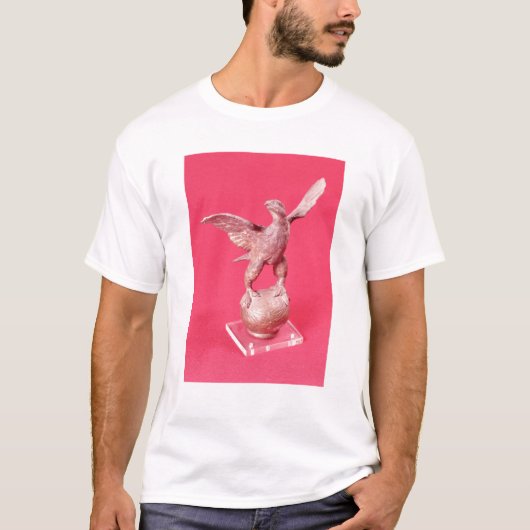 球の広げられた翼を持つワシ Tシャツ (正面)