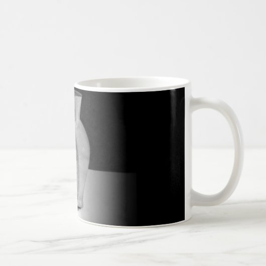 球の置かれた花瓶 コーヒーマグカップ (右)