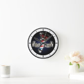 理容師カッコいいポールとクラウンロゴのパーソナライズ2 ラウンド壁時計 (ホーム)