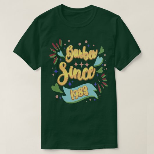 理容師1983年以来の地元の理容師ギフトアイディア毛 Tシャツ (デザイン正面)
