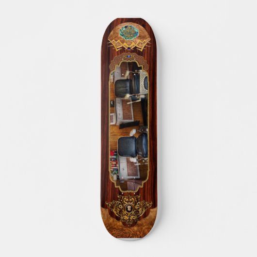 理容師 – フレンチタウン, NJ - 2つの古い理容師の椅子 スケートボード (正面)