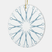 理容師、美容師の青はクリスマスのオーナメントをせん断します セラミックオーナメント (左)