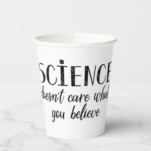 理気に信じは違う 紙コップ (左)