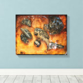 琥珀の樹脂のキャンバスに何か奇妙な物が挟まっていた キャンバスプリント (インサイチュ (ウッドフロア))