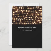 琥珀色の光が灯るストリングライトのラスティックな結婚式の招待状 招待状 (裏面)