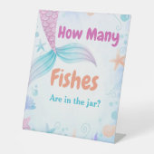 瓶の赤ちゃんシャワーゲームの看板に魚の数 台座サイン (正面)