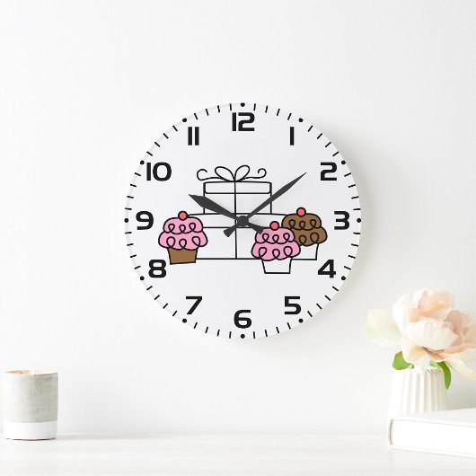 甘いお祝いカップケーキとギフトボックス ラージ壁時計