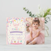 甘いお菓子のスイーツ パステル 3歳の誕生日 招待状 (スタンド正面)