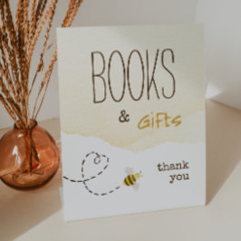 甘いのまわりに赤ちゃんシャワー本とギフト 台座サイン