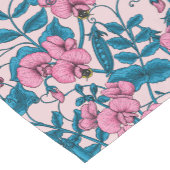 甘いエンドウ豆と（昆虫）マルハナバチ、ピンクとブルー ショートテーブルランナー (コーナー)