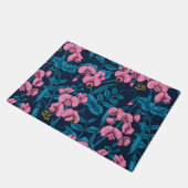 甘いエンドウ豆と（昆虫）マルハナバチ、ピンクとブルー ドアマット (アングル)