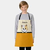 甘いオレンジ色の子猫と名前をカスタムするキッズ エプロン (着用した状態)