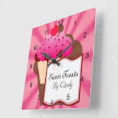 甘いカップケーキのベーカリー スクエア壁時計 (傾斜)