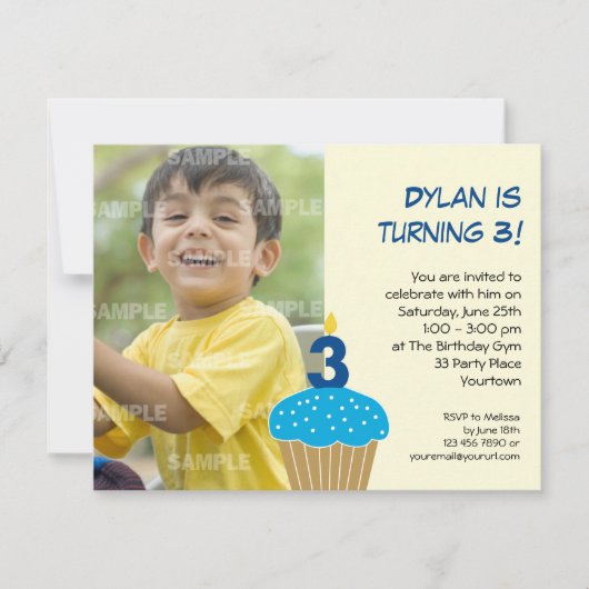 甘いカップケーキの第3誕生日のパーティの招待状 招待状 (正面)