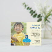 甘いカップケーキの第3誕生日のパーティの招待状 招待状 (スタンド正面)