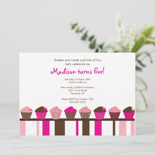 甘いカップケーキの誕生日の招待状 招待状 (スタンド正面)