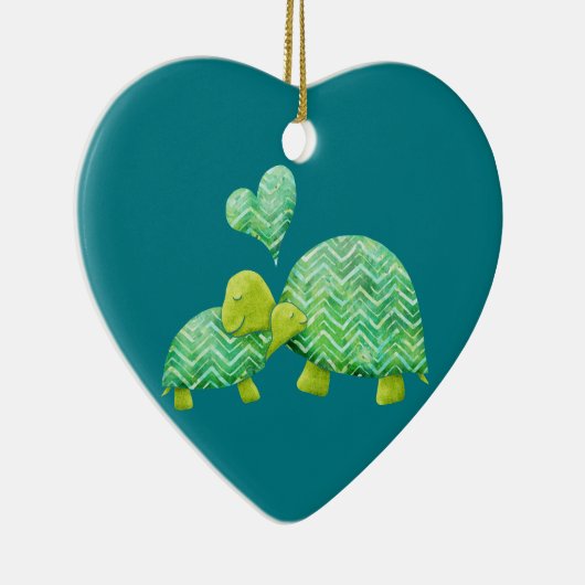 甘いカメはお母さんおよびベビーを抱き締めます セラミックオーナメント (右)